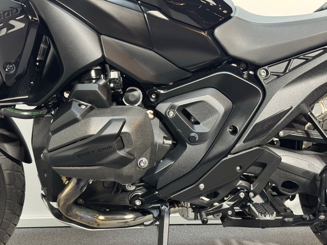 bmw - r-1300-gs-triple-black