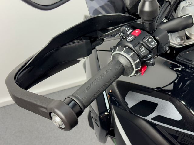 bmw - r-1300-gs-triple-black