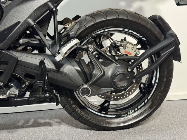 bmw - r-1300-gs-triple-black