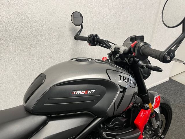 triumph - trident-660