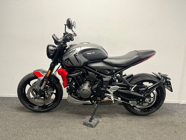 triumph - trident-660