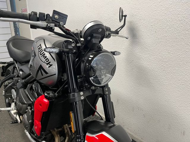 triumph - trident-660