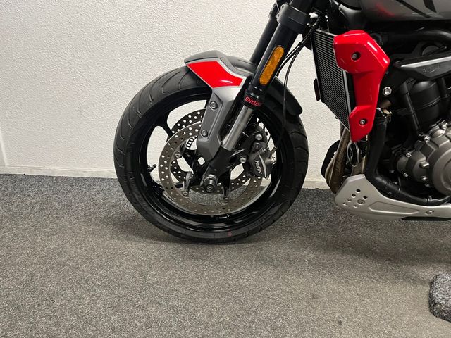 triumph - trident-660