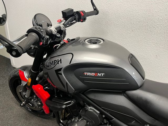 triumph - trident-660