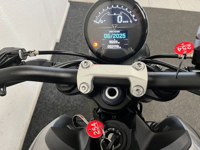 triumph - trident-660