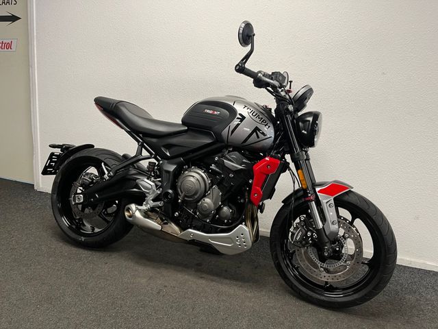 triumph - trident-660