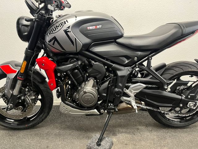 triumph - trident-660