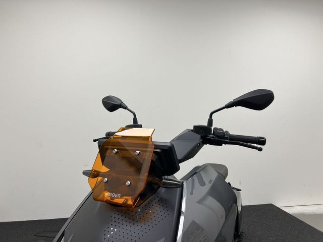 bmw - ce-04