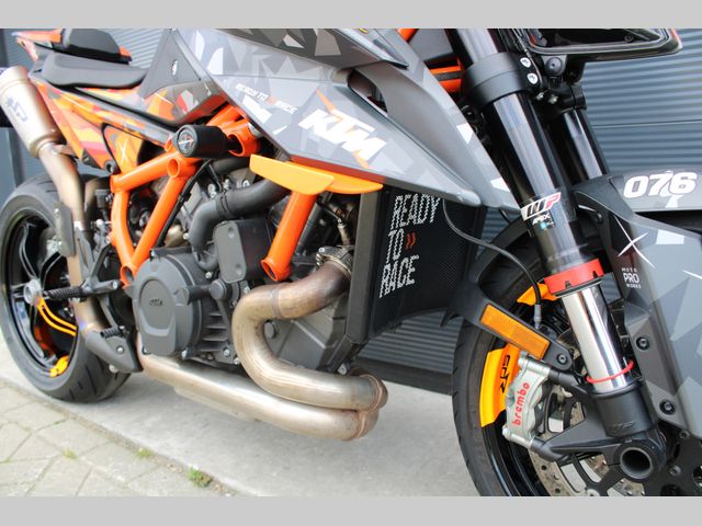 ktm - 1290-super-duke-r