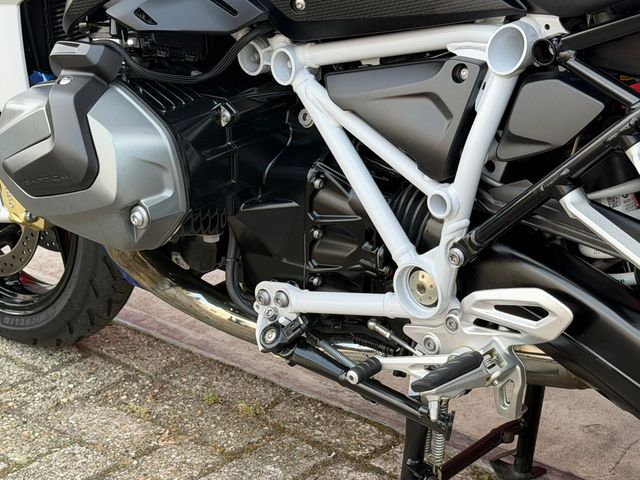 bmw - r-1250-rs