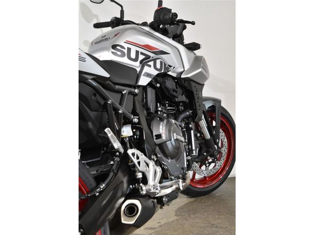 suzuki - gsx-8s