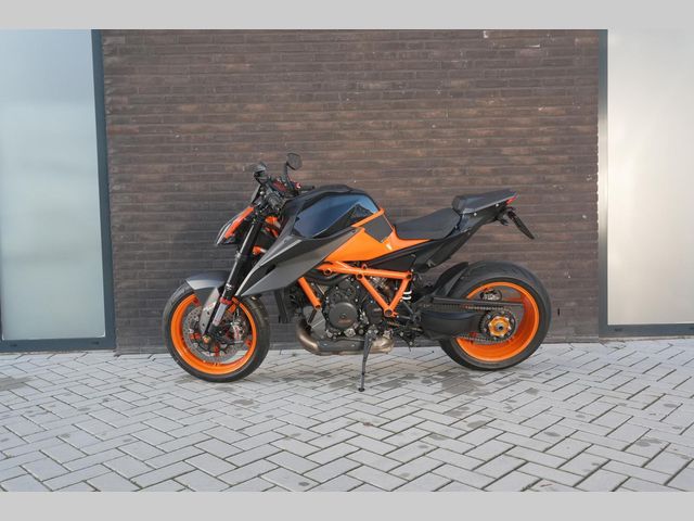 ktm - 1290-super-duke-r