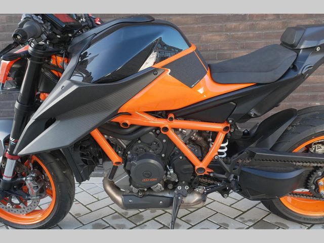ktm - 1290-super-duke-r