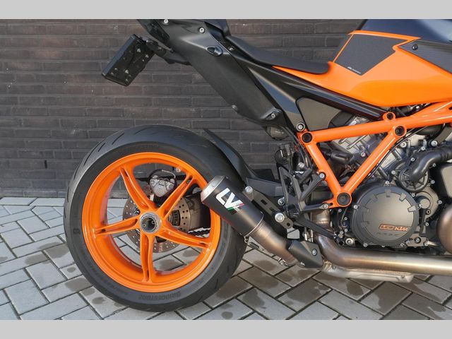 ktm - 1290-super-duke-r