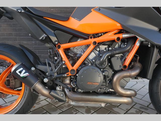 ktm - 1290-super-duke-r