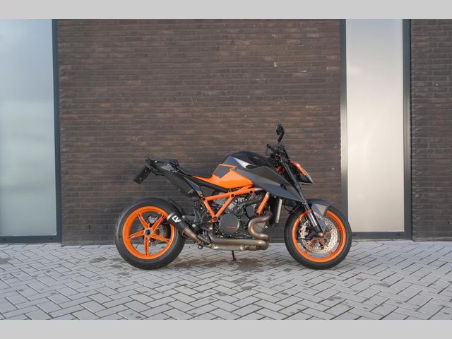 ktm - 1290-super-duke-r
