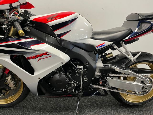 honda - cbr-1000-rr-fireblade