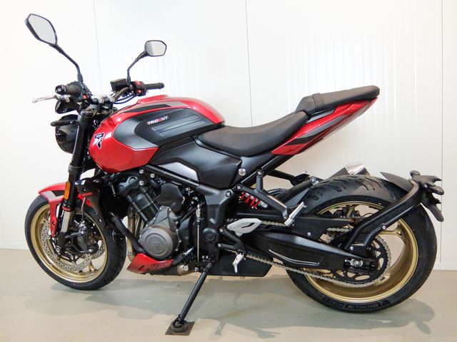 triumph - trident-800