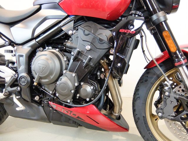 triumph - trident-800