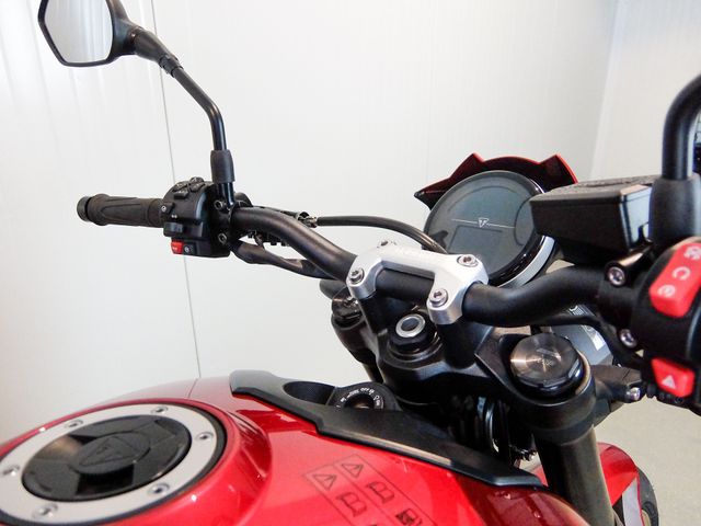 triumph - trident-800