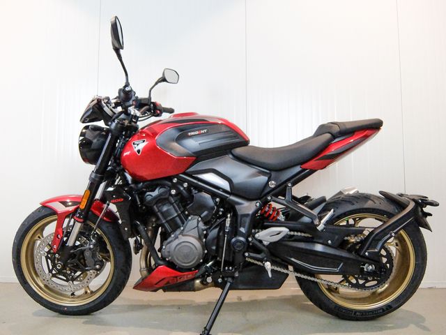 triumph - trident-800