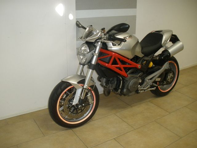 ducati - m-1100