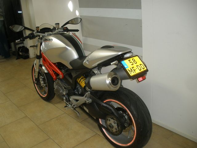 ducati - m-1100