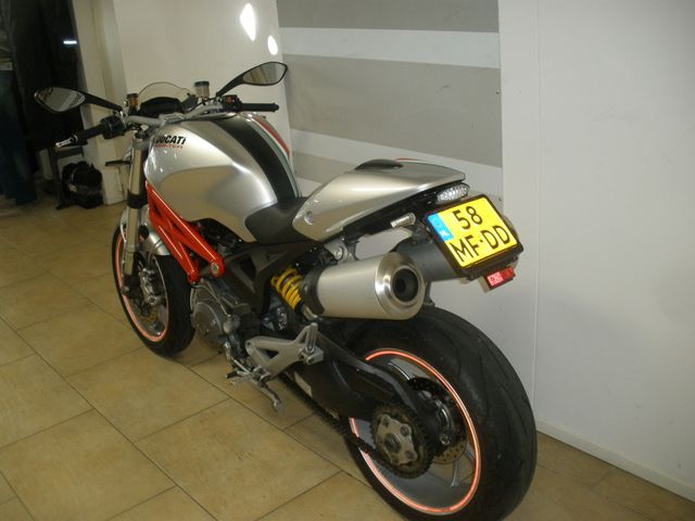 ducati - m-1100