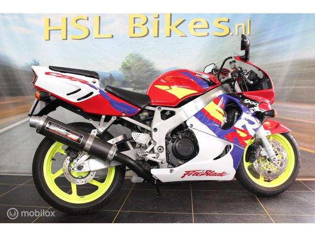 honda - cbr-900-rr-fireblade