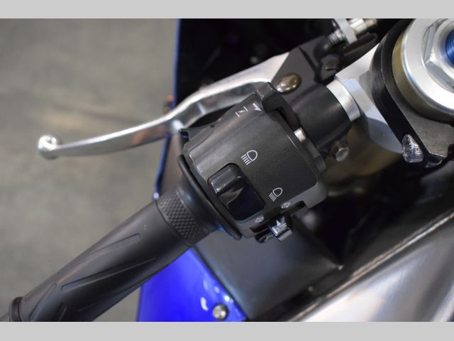 yamaha - yzf-r1