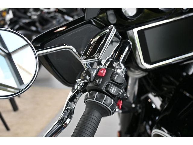 bmw - r-18-b