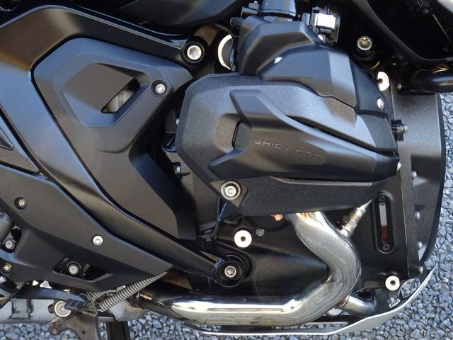 bmw - r-1300-gs-triple-black