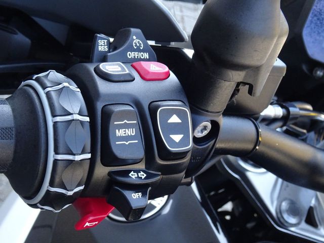 bmw - r-1300-gs-triple-black