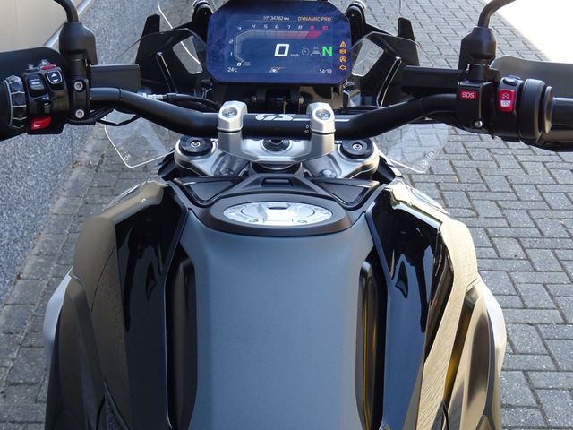 bmw - r-1300-gs-triple-black