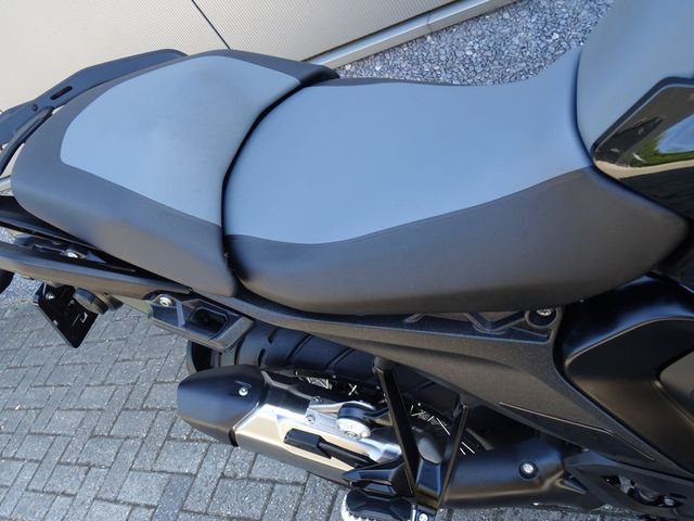 bmw - r-1300-gs-triple-black