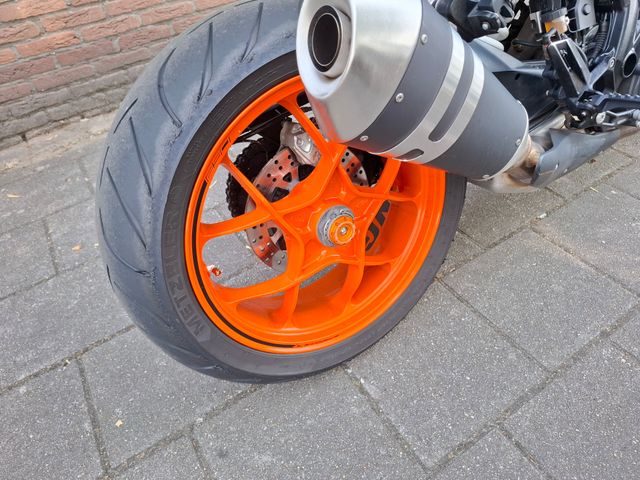 ktm - 1290-super-duke-r
