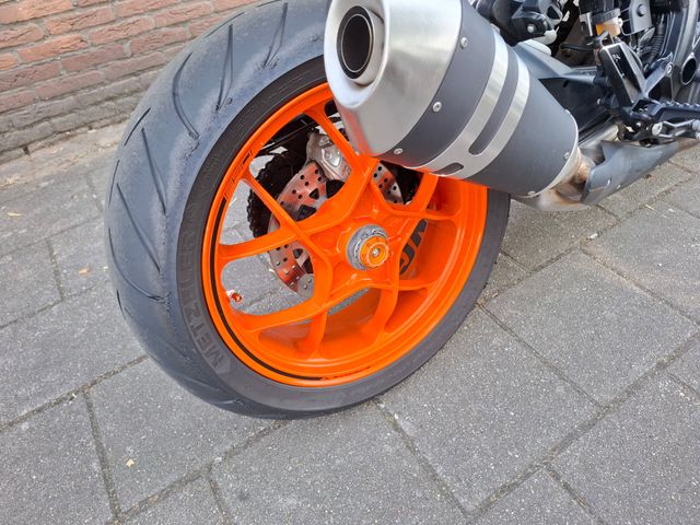 ktm - 1290-super-duke-r