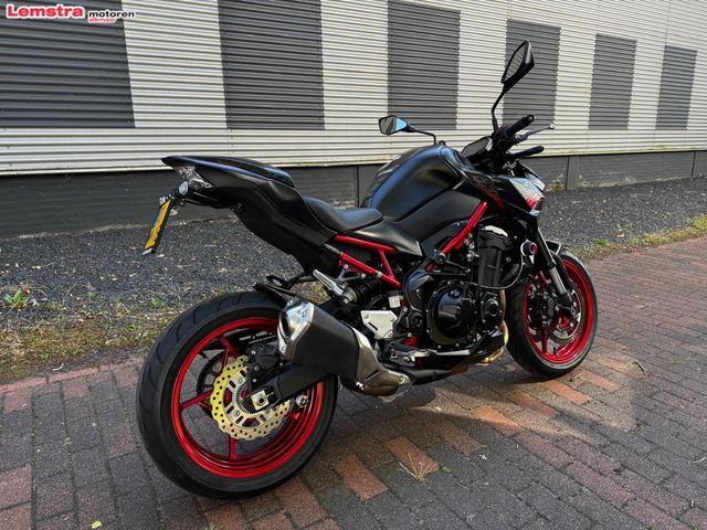 kawasaki - z900