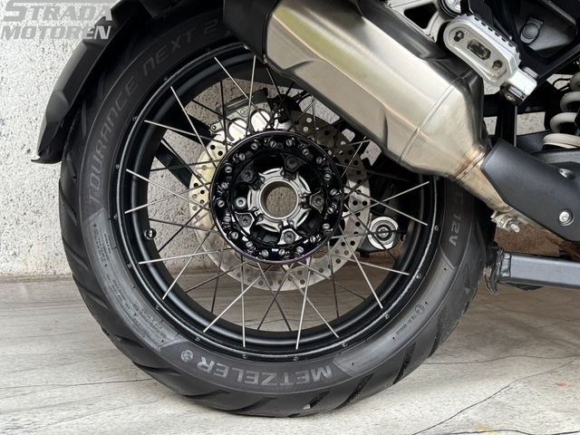 bmw - r-1300-gs-adventure-triple-black