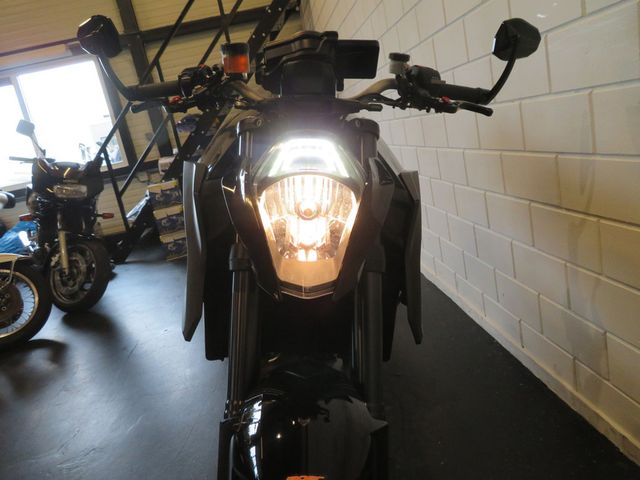 ktm - 1290-super-duke-r