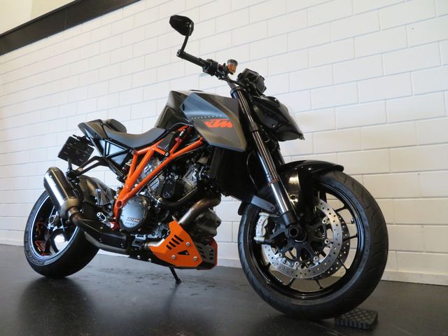 ktm - 1290-super-duke-r