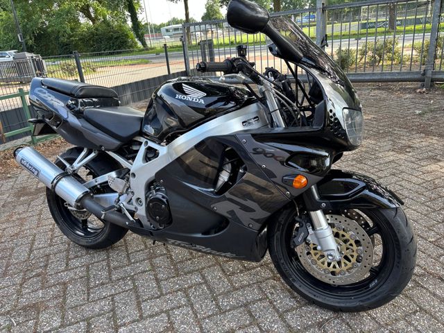 honda - cbr-900-rr-fireblade