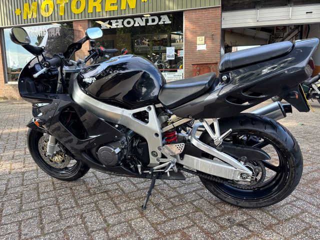 honda - cbr-900-rr-fireblade