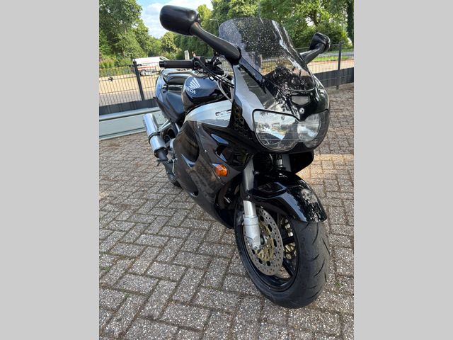 honda - cbr-900-rr-fireblade