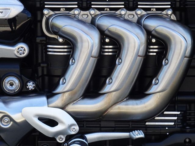 triumph - rocket-iii-r