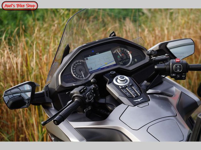 honda - gl-1800-goldwing-bagger