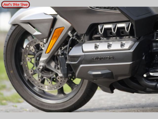 honda - gl-1800-goldwing-bagger