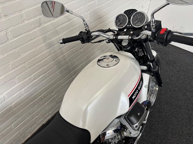 moto-guzzi - v-7-classic