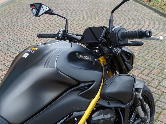 kawasaki - z900