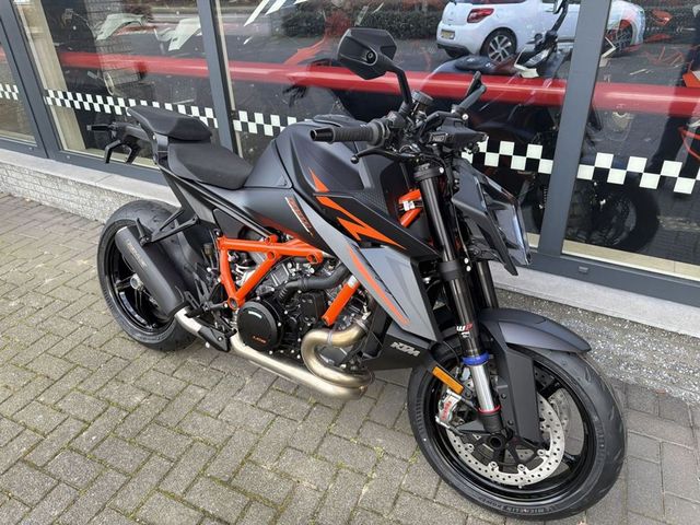 ktm - 1390-super-duke-r-evo